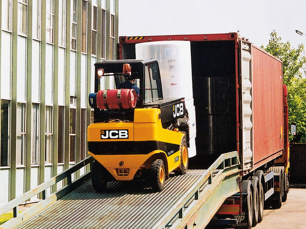 TLT25 unloading lorry