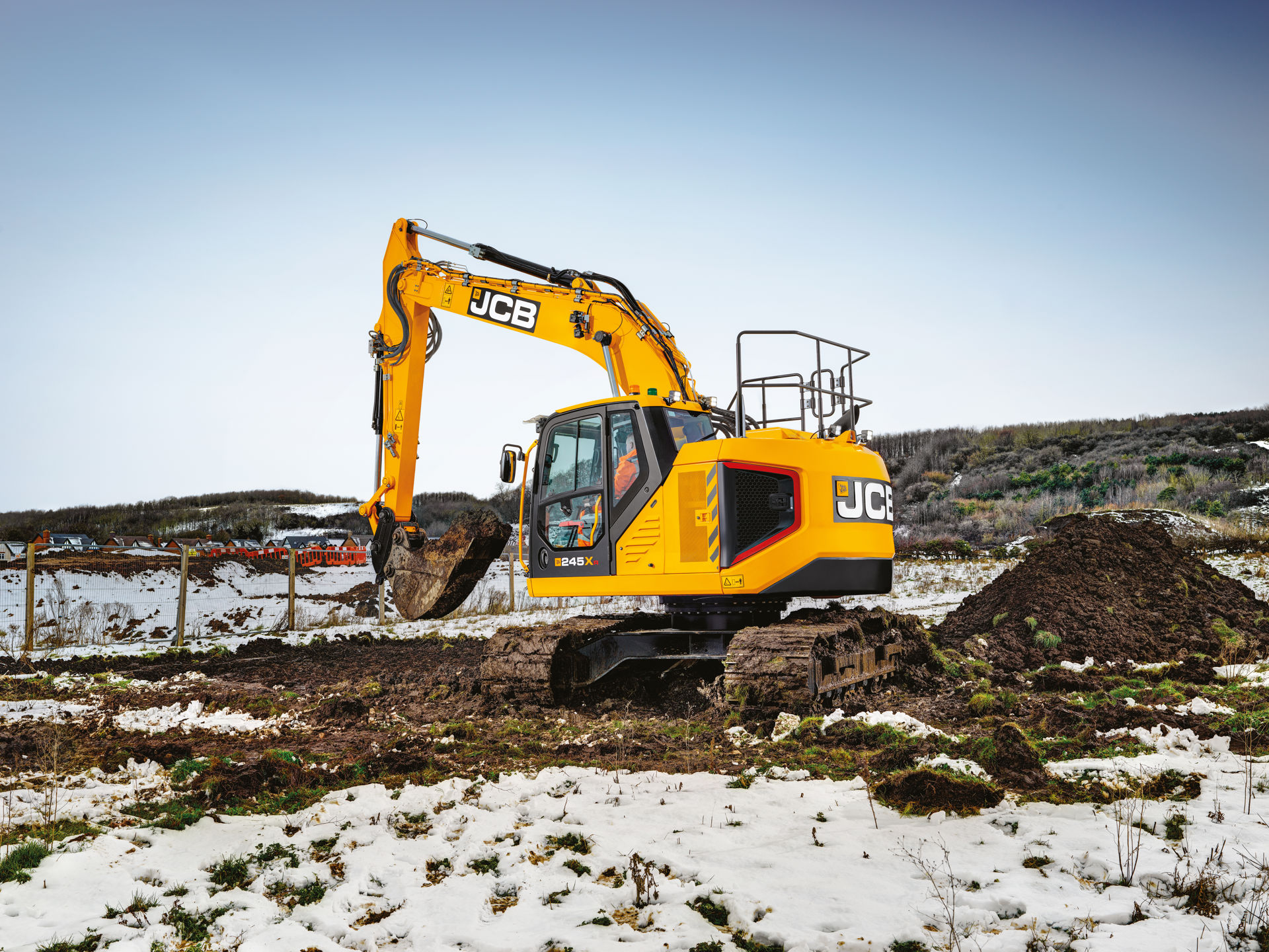 JCB 245XR on a site digging